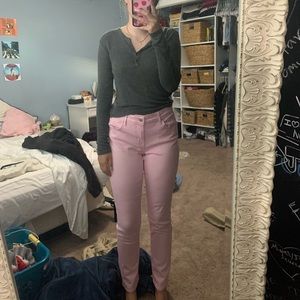 Light pink Levi’s (jeans)